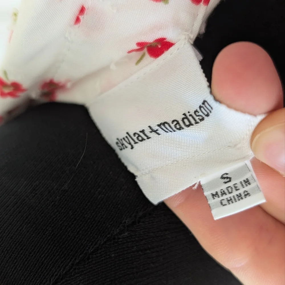 Skylar + Madison White Dress with Red Floral Pattern Size Small - Picture 7 of 10